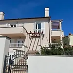 Four Bedroom House Amaya 빌라 메덜린