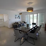 Four Bedroom House Amaya 메덜린