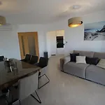 빌라 Four Bedroom House Amaya 메덜린