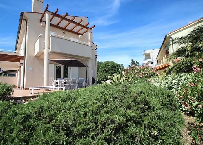 Villa Four Bedroom House Amaya *